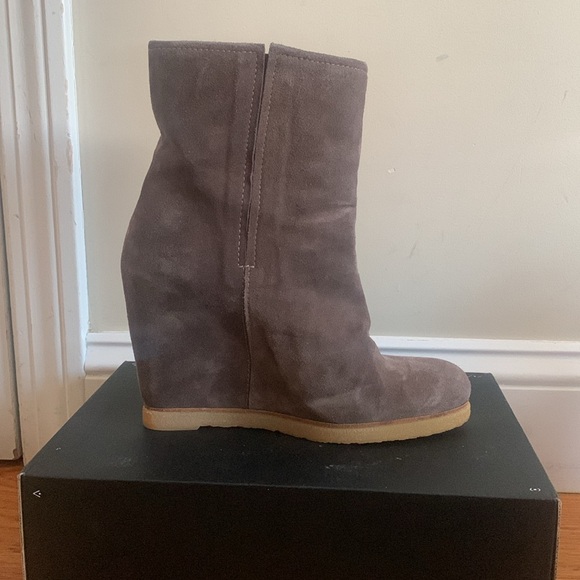 Stuart Weitzman taupe suede wedge size 8 - Picture 5 of 6